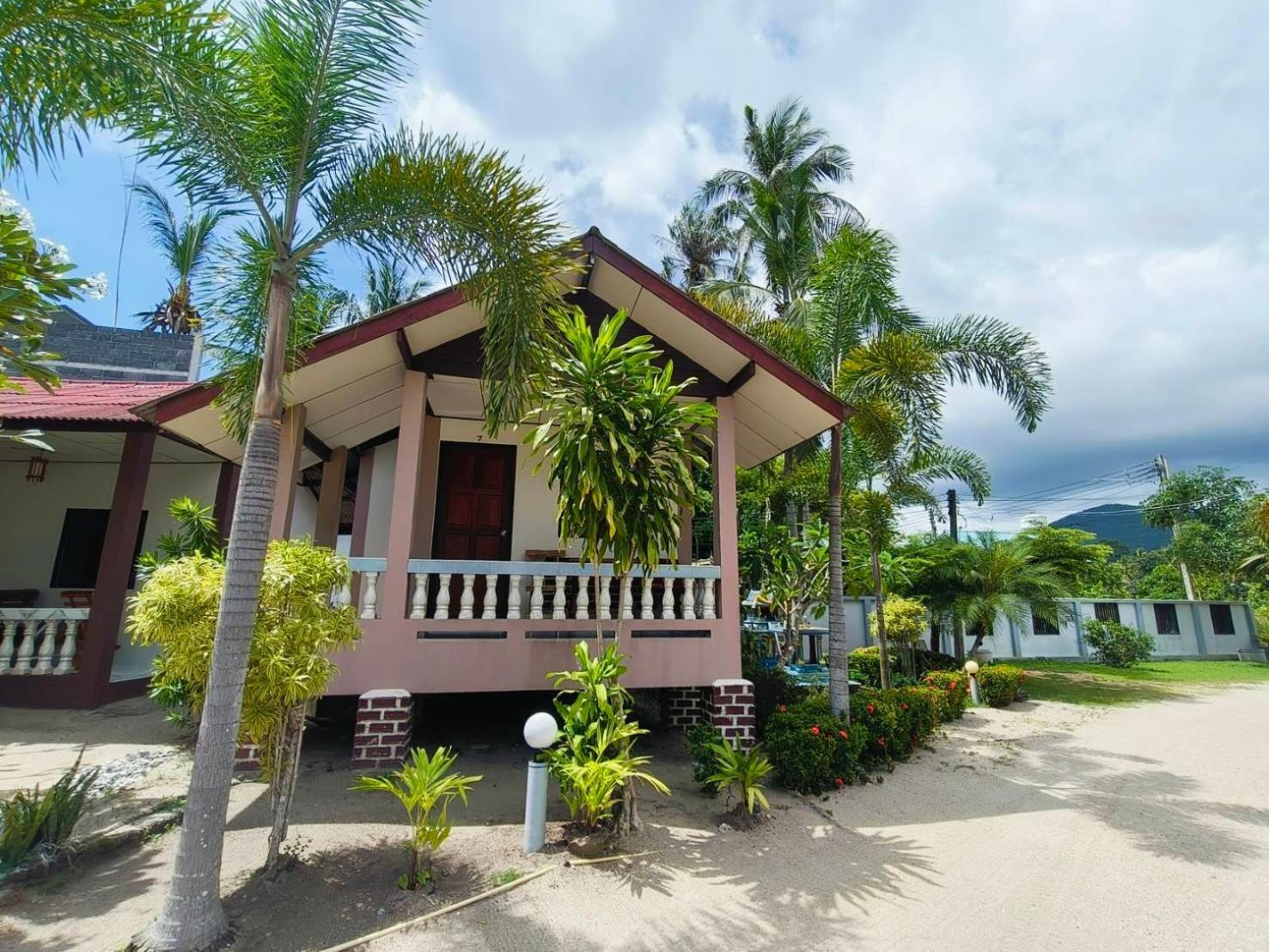 Phangan Lodge Baan Tai Exterior photo